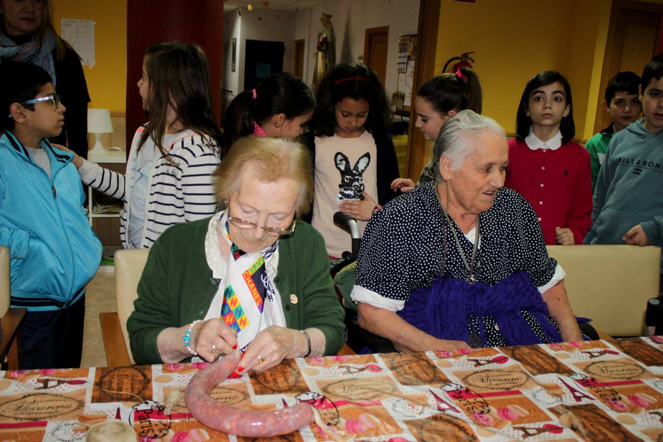 Fiesta de la Matanza en la residencia de mayores de Baltanás (Palencia)