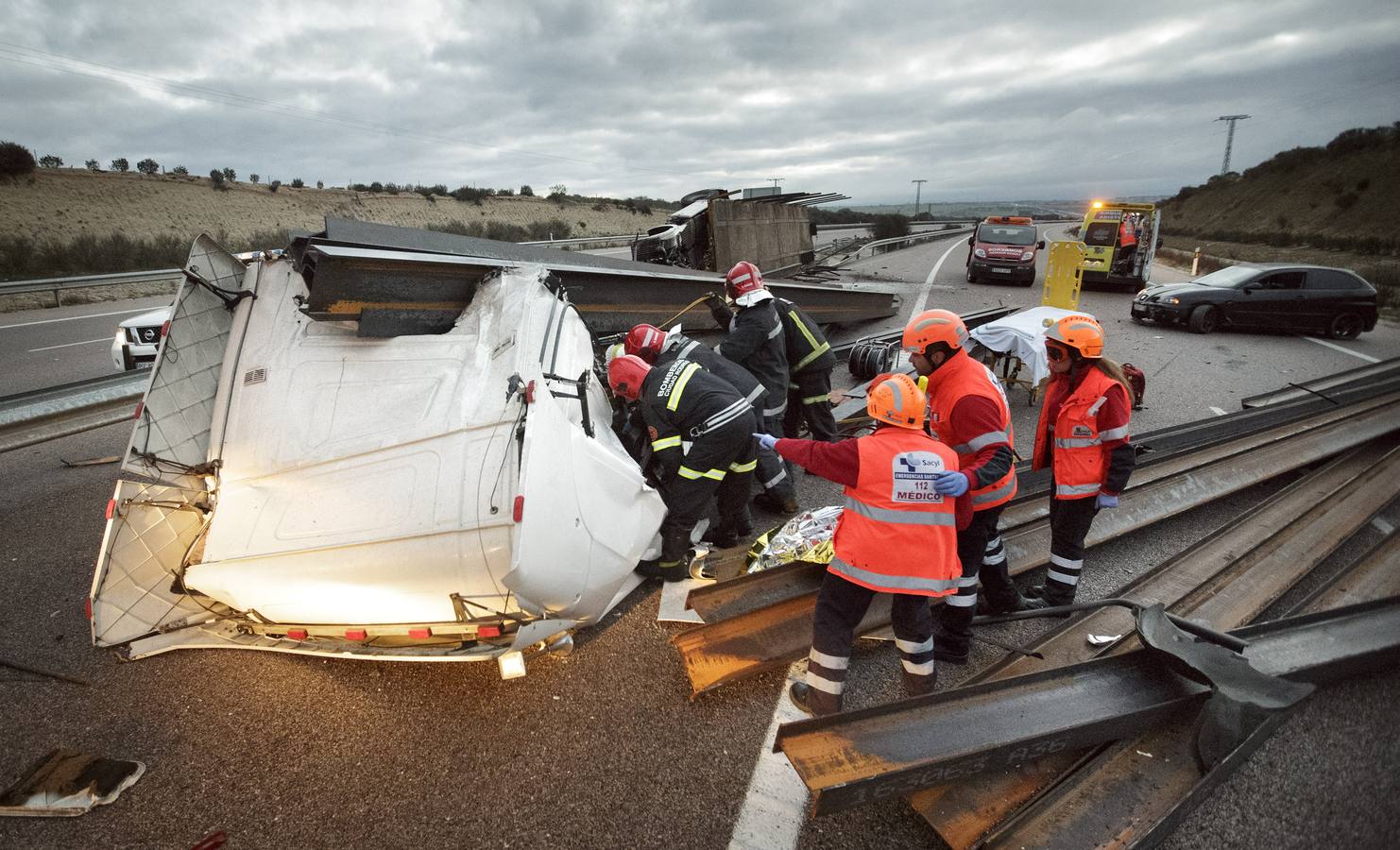 Colisión entre un camión y un turismo en la A-62 en Espeja (Salamanca)