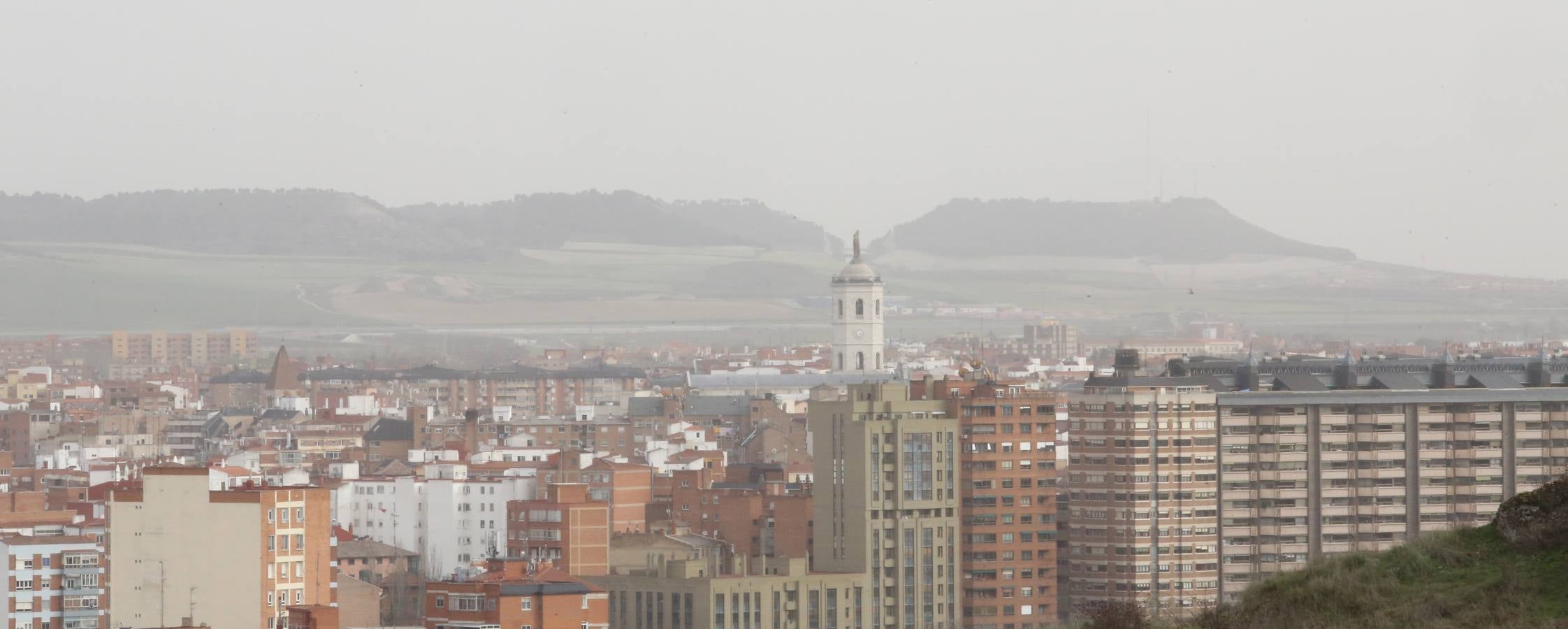 La calima cubre el cielo de Valladolid