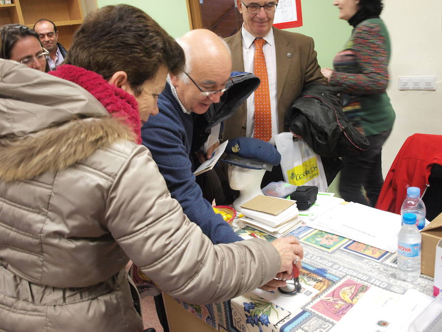 Exposición &#039;Sellos del Mundo&#039; en el CEIP León Felipe