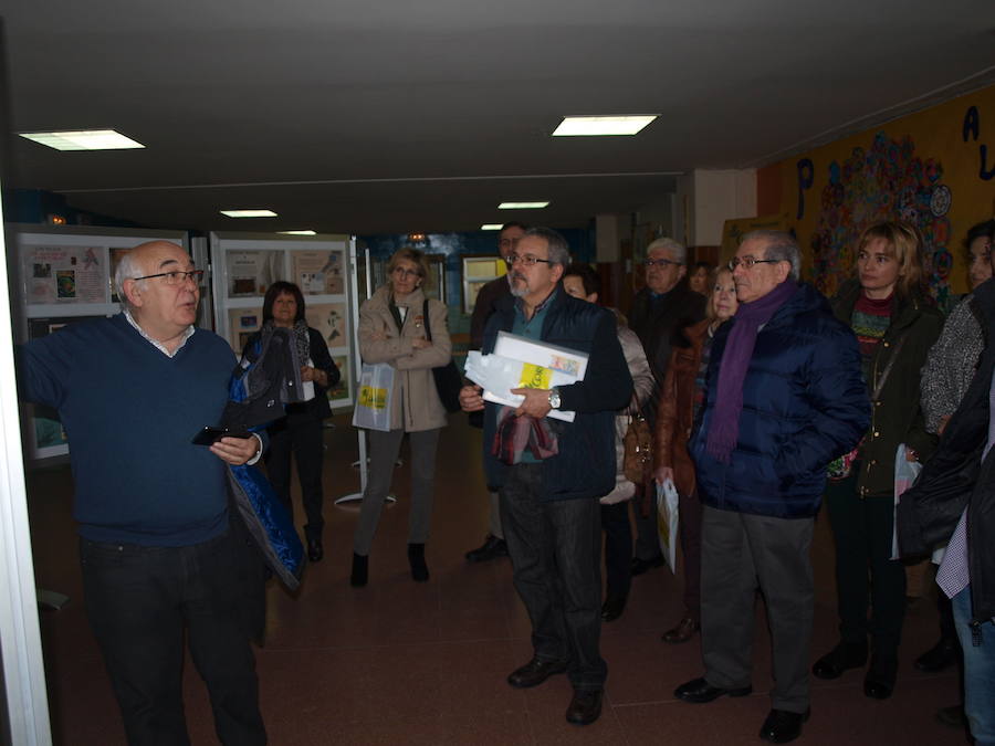 Exposición &#039;Sellos del Mundo&#039; en el CEIP León Felipe