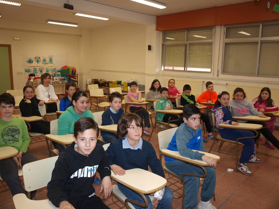 Exposición &#039;Sellos del Mundo&#039; en el CEIP León Felipe