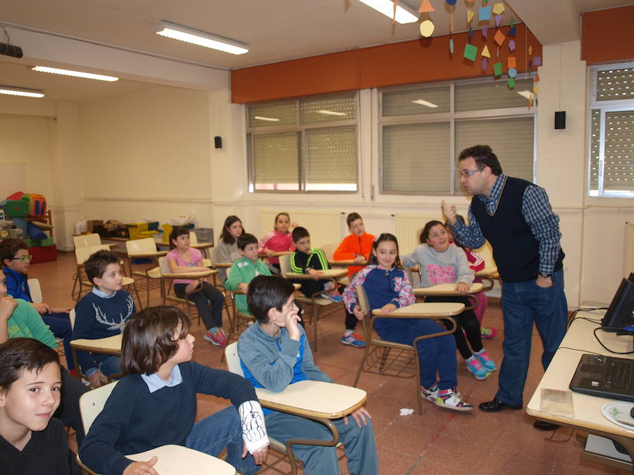 Exposición &#039;Sellos del Mundo&#039; en el CEIP León Felipe