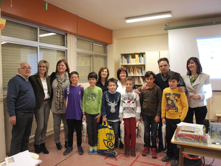 Exposición &#039;Sellos del Mundo&#039; en el CEIP León Felipe