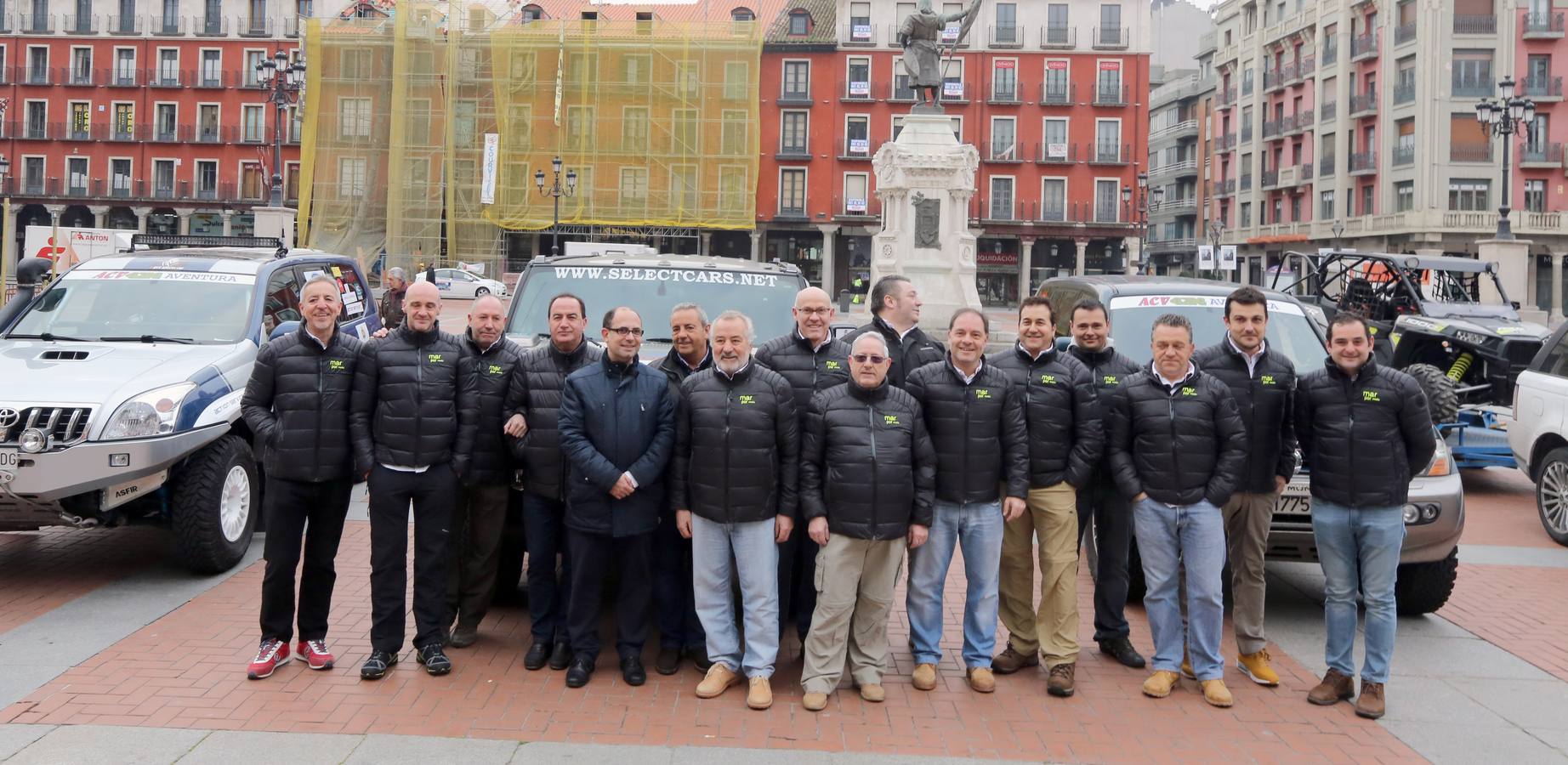 Arranca en la Plaza Mayor de Valladolid el Raid ACV Sahara Adventure Valladolid-Marruecos