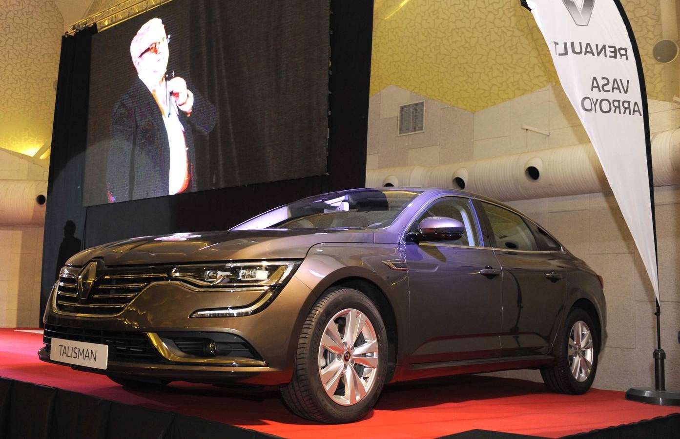 VASA Renault presenta sus nuevos modelos en la Cúpula del Milenio de Valladolid