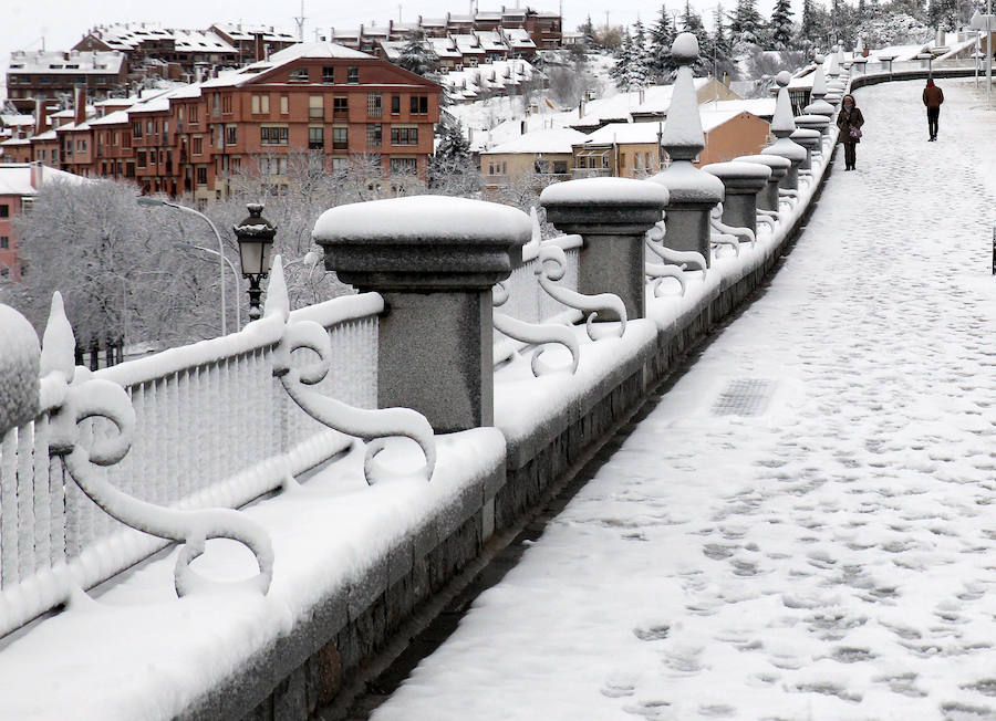 Segovia cubierta por la nieve (1/2)