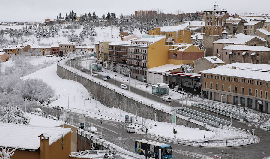 Segovia cubierta por la nieve (1/2)