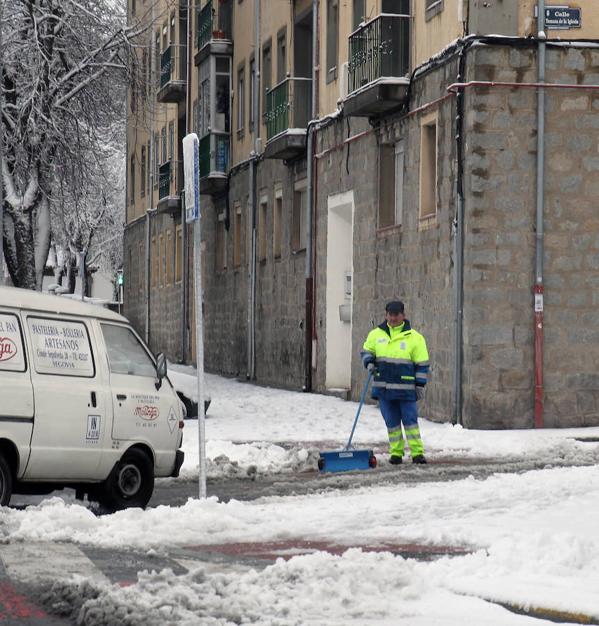 Segovia cubierta por la nieve (1/2)