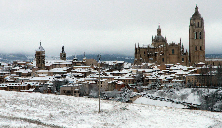 Segovia cubierta por la nieve (2/2)