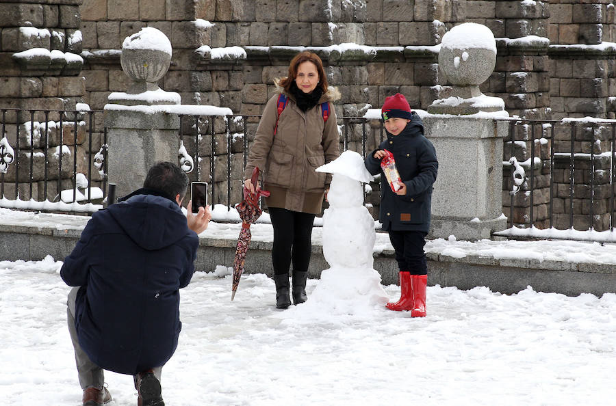 Segovia cubierta por la nieve (1/2)