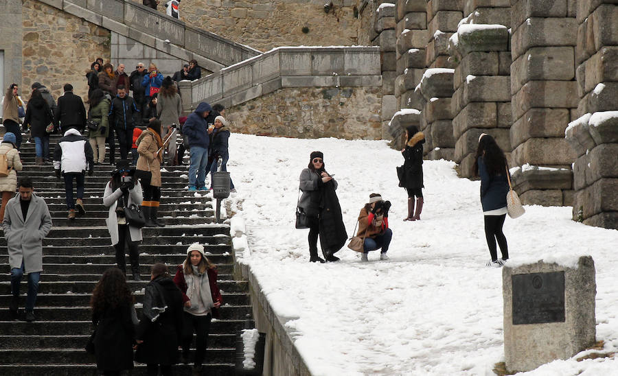 Segovia cubierta por la nieve (1/2)