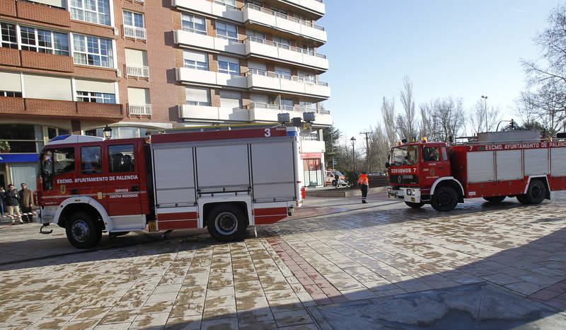 Los Bomberos de Palencia desarrollan un simulacro en el centro de la ciudad
