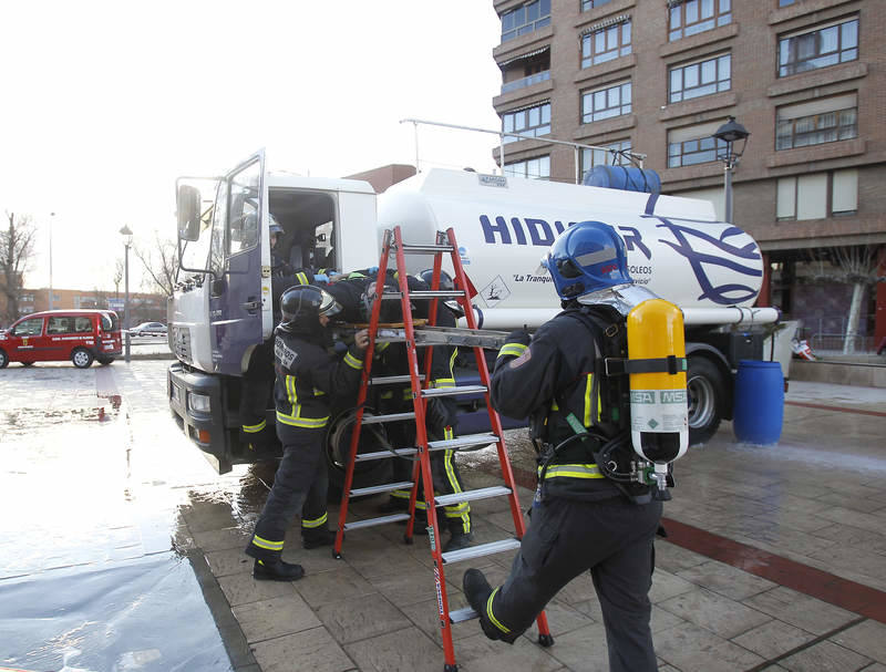 Los Bomberos de Palencia desarrollan un simulacro en el centro de la ciudad