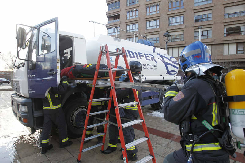 Los Bomberos de Palencia desarrollan un simulacro en el centro de la ciudad
