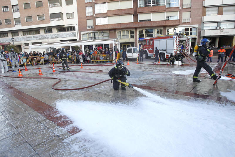 Los Bomberos de Palencia desarrollan un simulacro en el centro de la ciudad