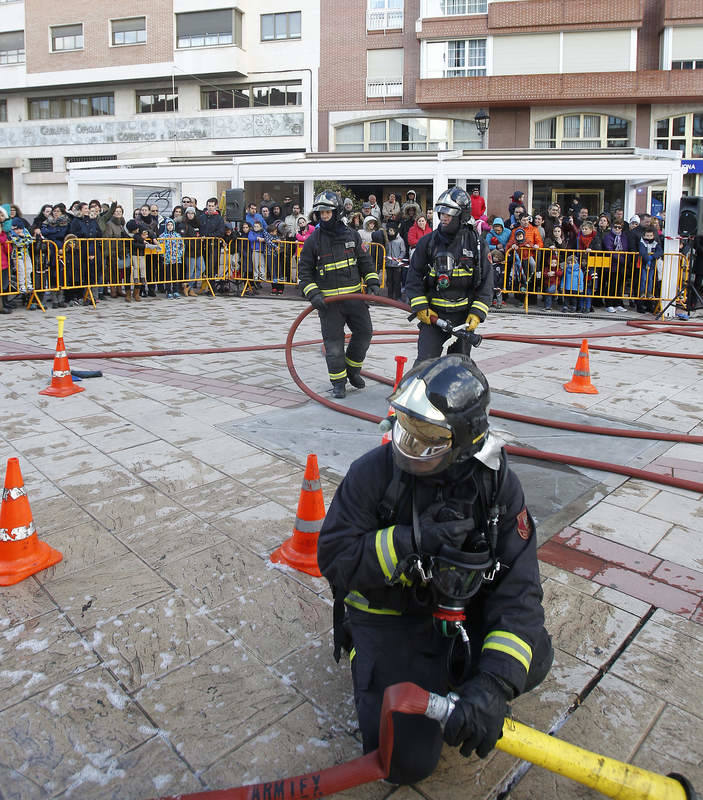 Los Bomberos de Palencia desarrollan un simulacro en el centro de la ciudad