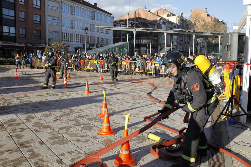 Los Bomberos de Palencia desarrollan un simulacro en el centro de la ciudad