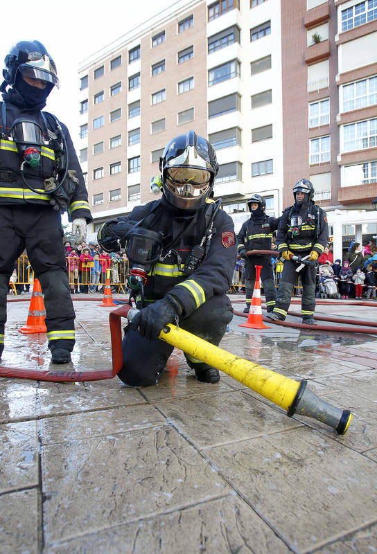 Los Bomberos de Palencia desarrollan un simulacro en el centro de la ciudad