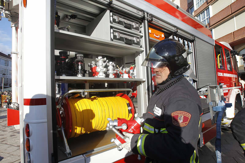 Los Bomberos de Palencia desarrollan un simulacro en el centro de la ciudad