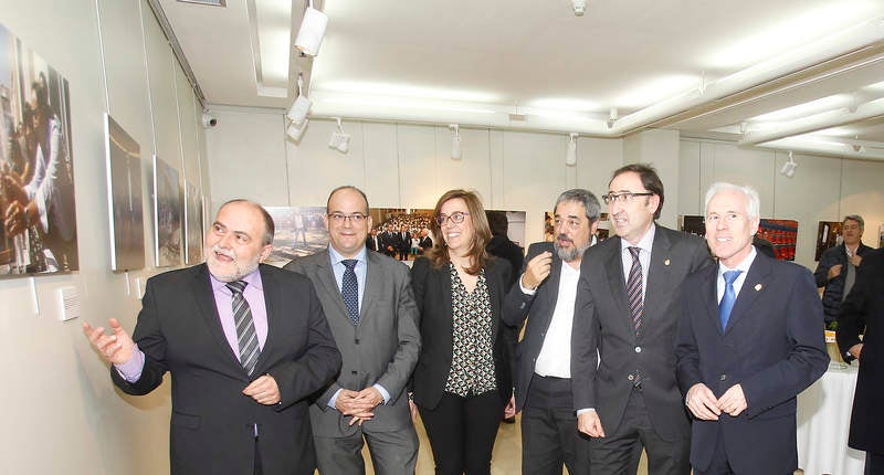 Inauguración de la exposición &#039;Un año en imágenes 2015&#039; de Palencia (2/2)