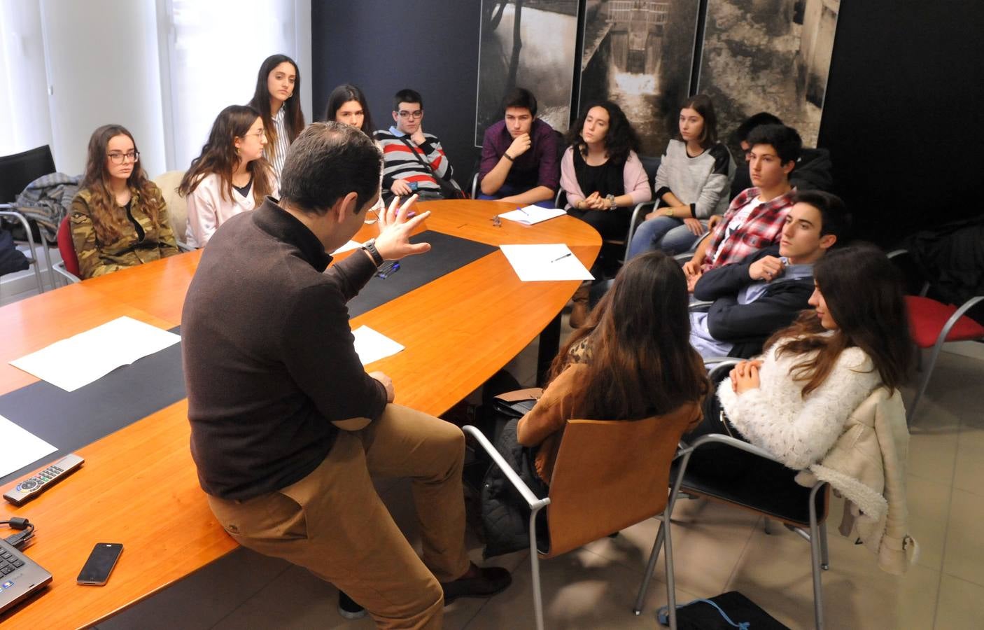 Alumnos del IES Jiménez Lozano de Valladolid visitan Grupo Tecopy dentro del programa STARTinnova