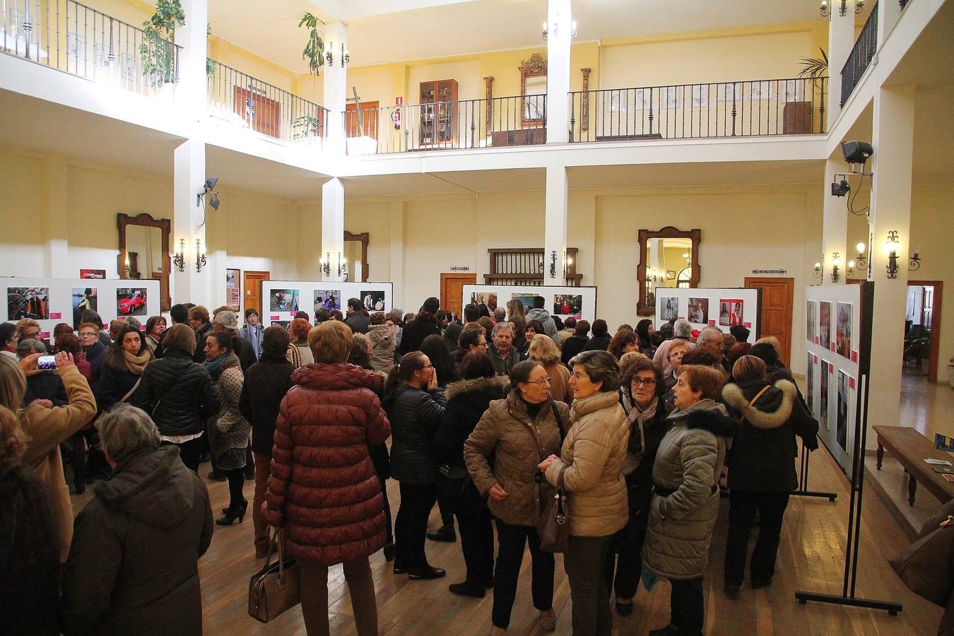 Exposición de fotografías sobre empleo y mujer en Medina de Rioseco.