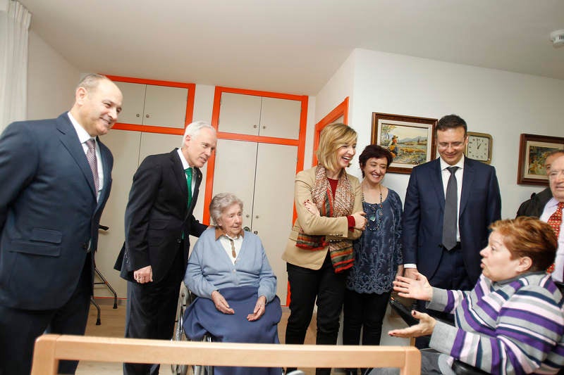 La consejera de Familia e Igualdad de Oportunidades visita la residencia de personas mayores Puente de Hierro de Palencia