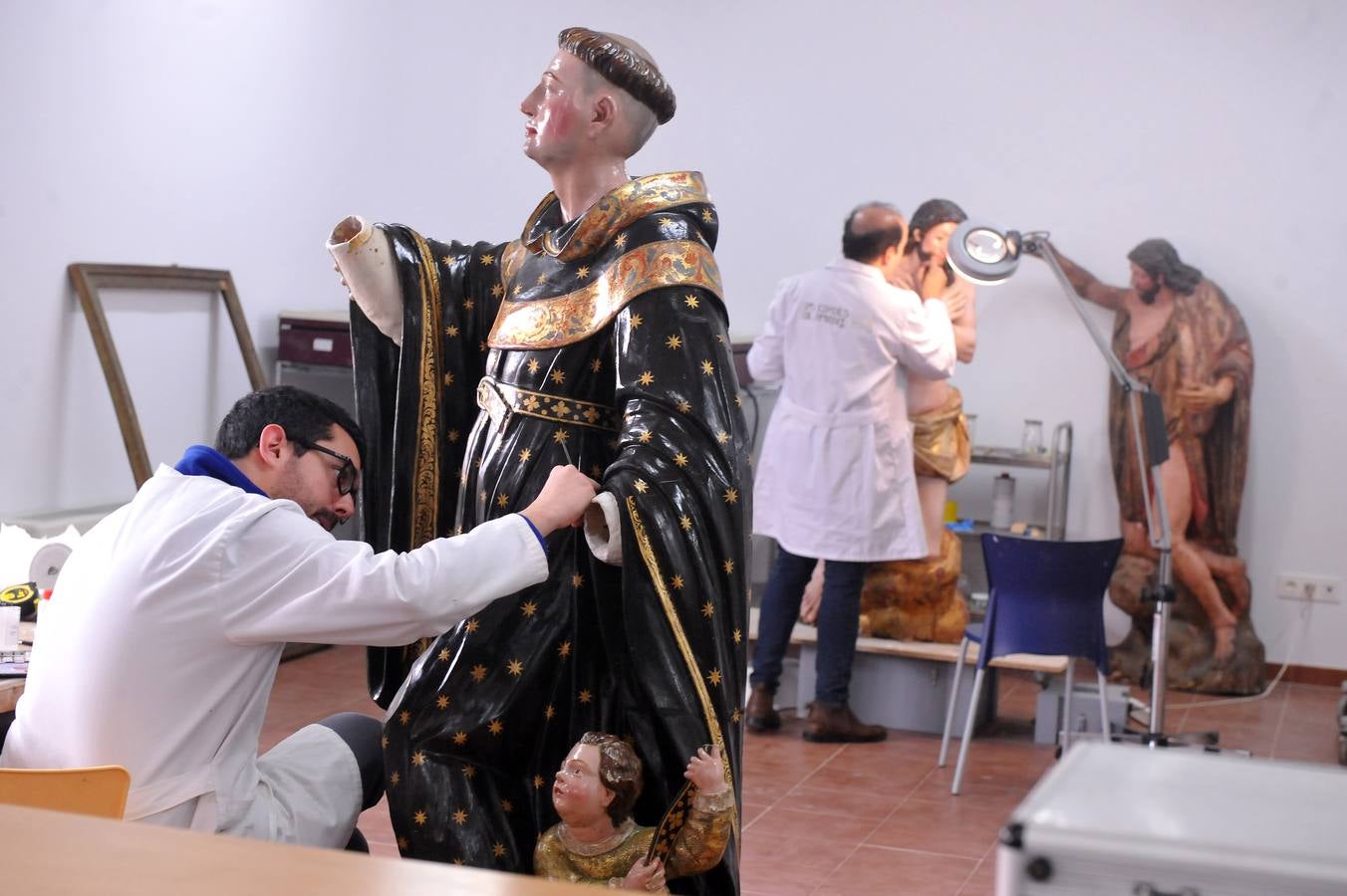 Últimos retoques a las obras de la muestra de Las Edades del Hombre en Toro (Zamora)