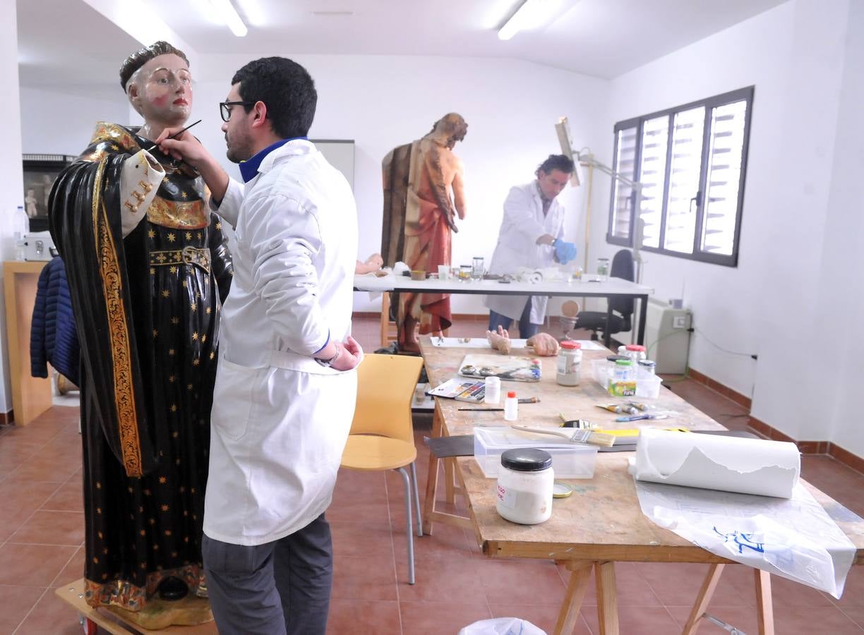 Últimos retoques a las obras de la muestra de Las Edades del Hombre en Toro (Zamora)