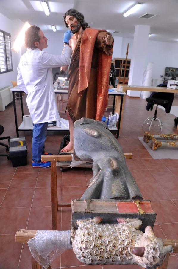 Últimos retoques a las obras de la muestra de Las Edades del Hombre en Toro (Zamora)