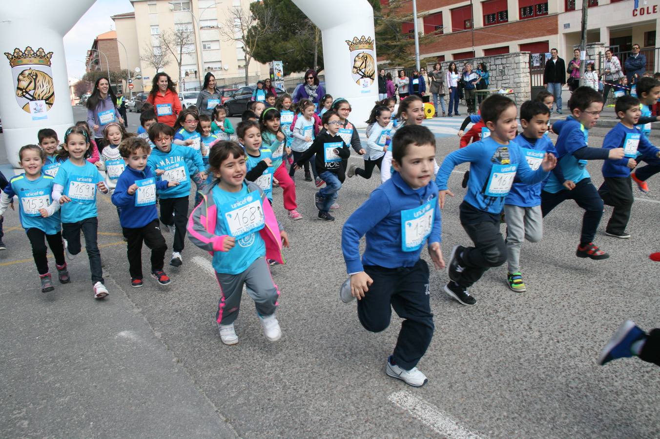 Alumnos del colegio Santa Clara de Cuéllar corren a favor de Unicef
