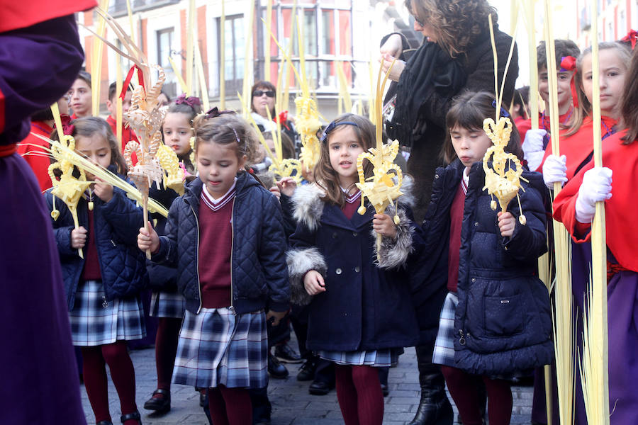 Ambiente en las calles de Valladolid durante la Procesión de las Palmas (1/2)
