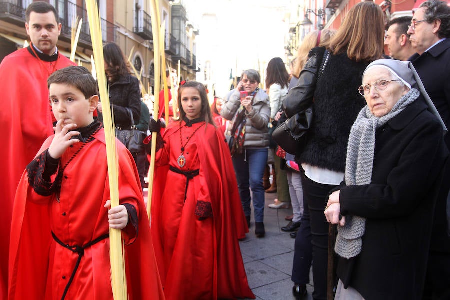 Ambiente en las calles de Valladolid durante la Procesión de las Palmas (1/2)