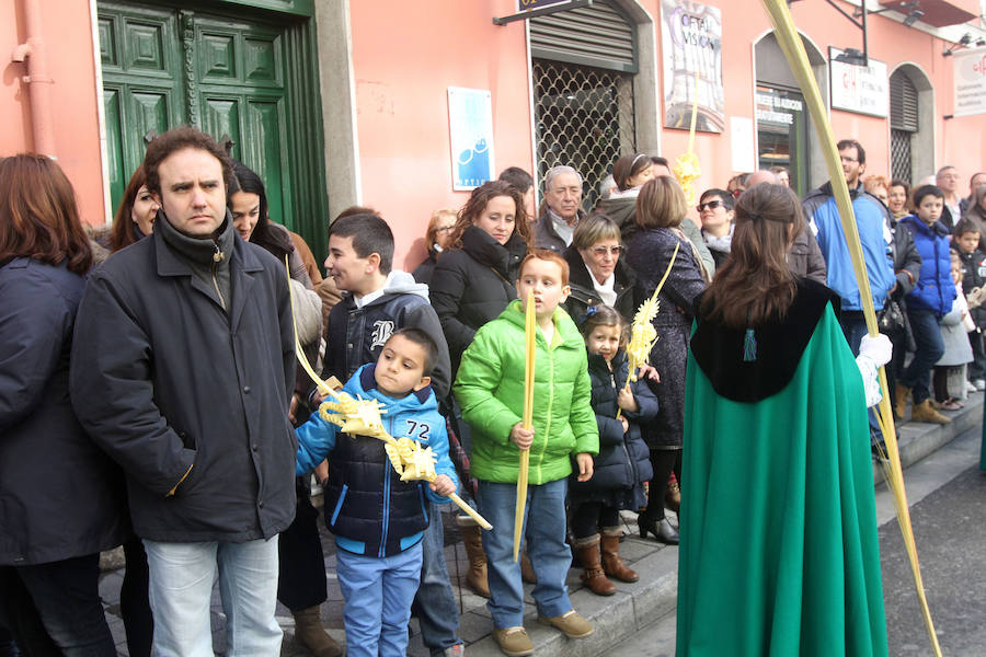 Ambiente en las calles de Valladolid durante la Procesión de las Palmas (1/2)