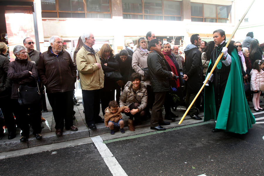 Ambiente en las calles de Valladolid durante la Procesión de las Palmas (1/2)