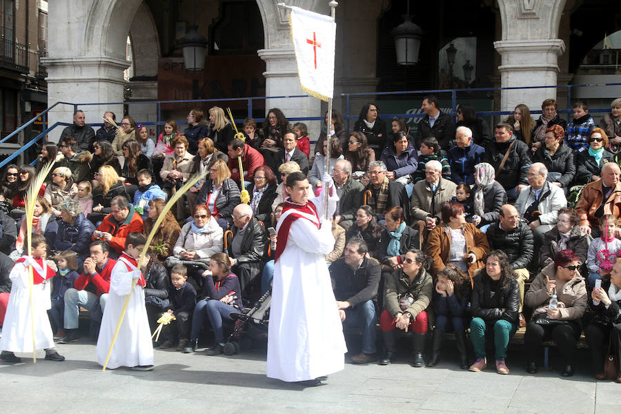 Ambiente en las calles de Valladolid durante la Procesión de las Palmas (1/2)