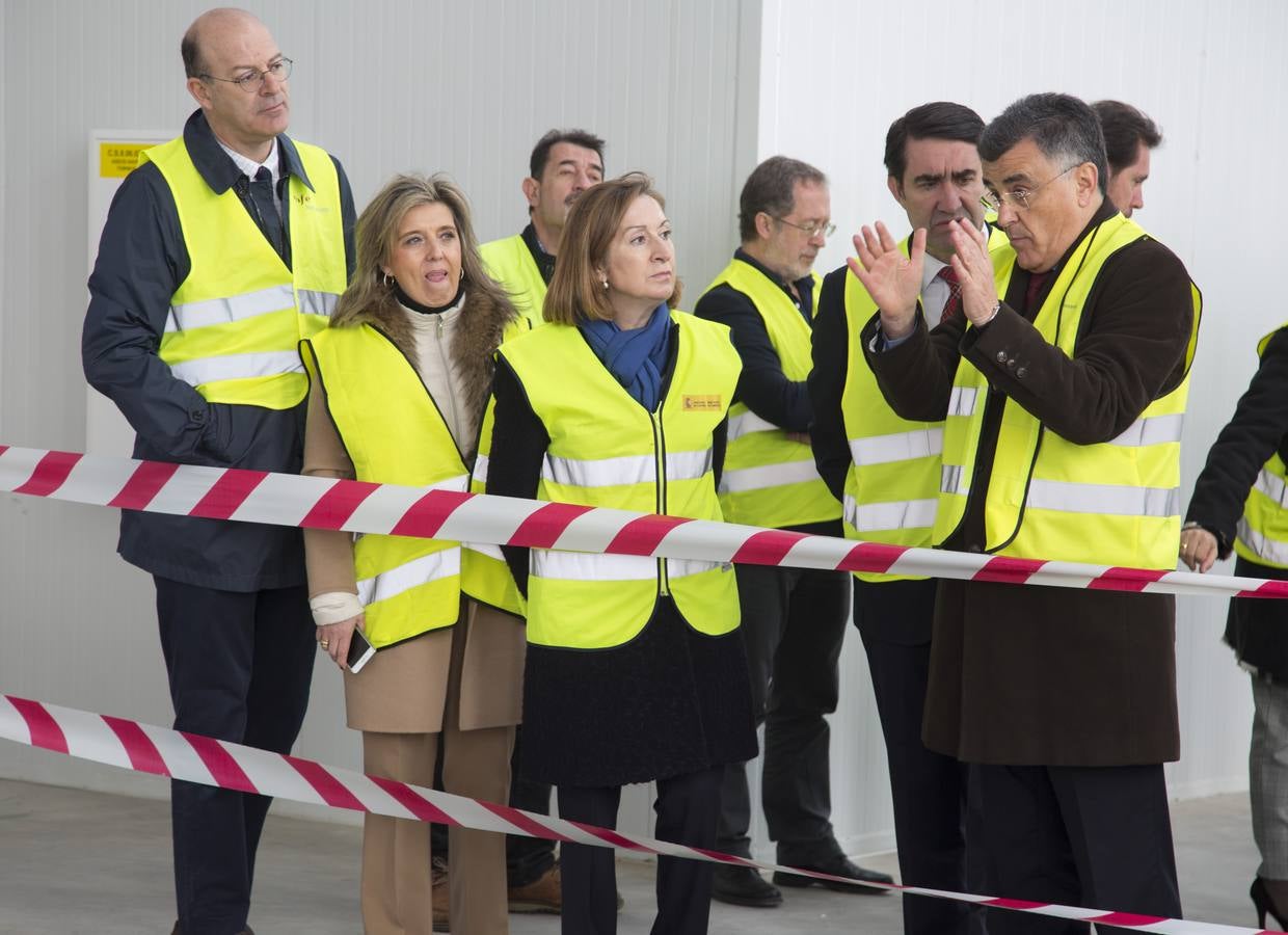 La ministra de Fomento visita los nuevos talleres de Renfe en Valladolid