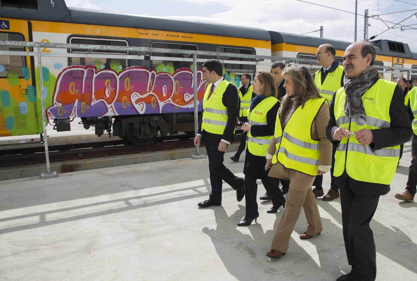 La ministra de Fomento visita los nuevos talleres de Renfe en Valladolid