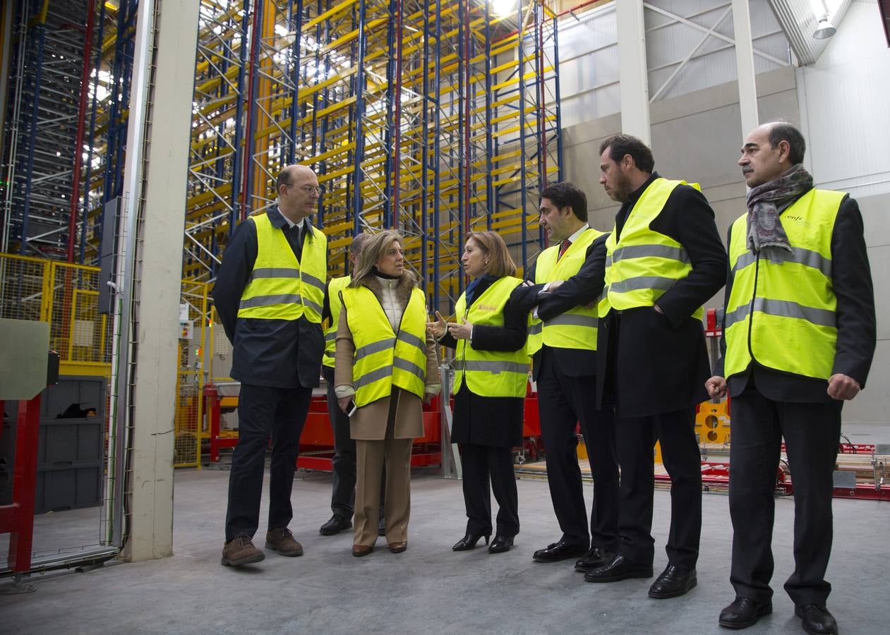 La ministra de Fomento visita los nuevos talleres de Renfe en Valladolid