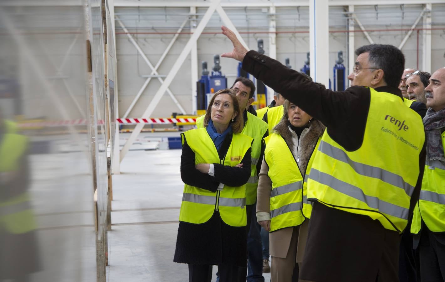 La ministra de Fomento visita los nuevos talleres de Renfe en Valladolid