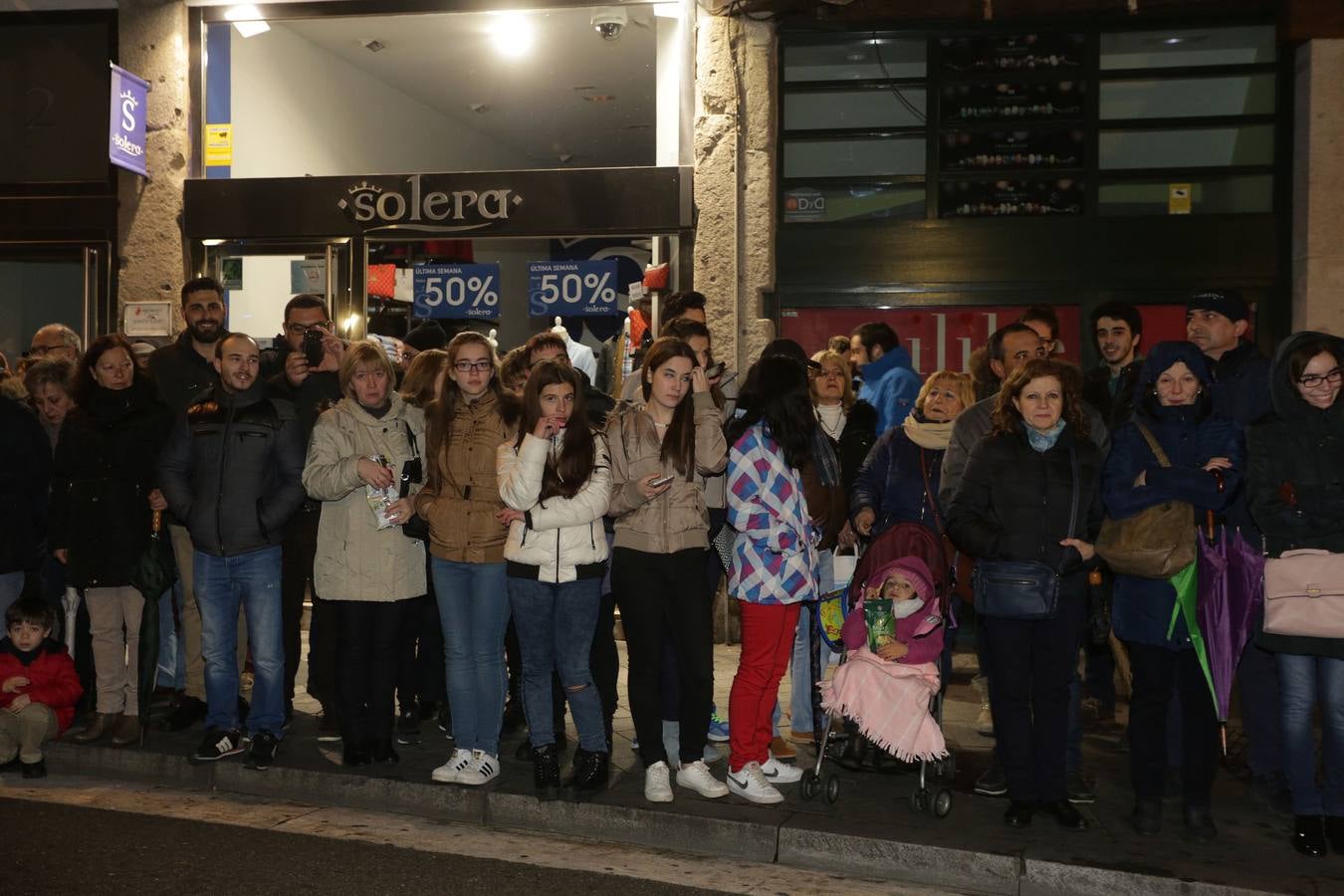 Si estuviste en la Procesión del Rosario del Dolor, búscate en la fotos (1/2)