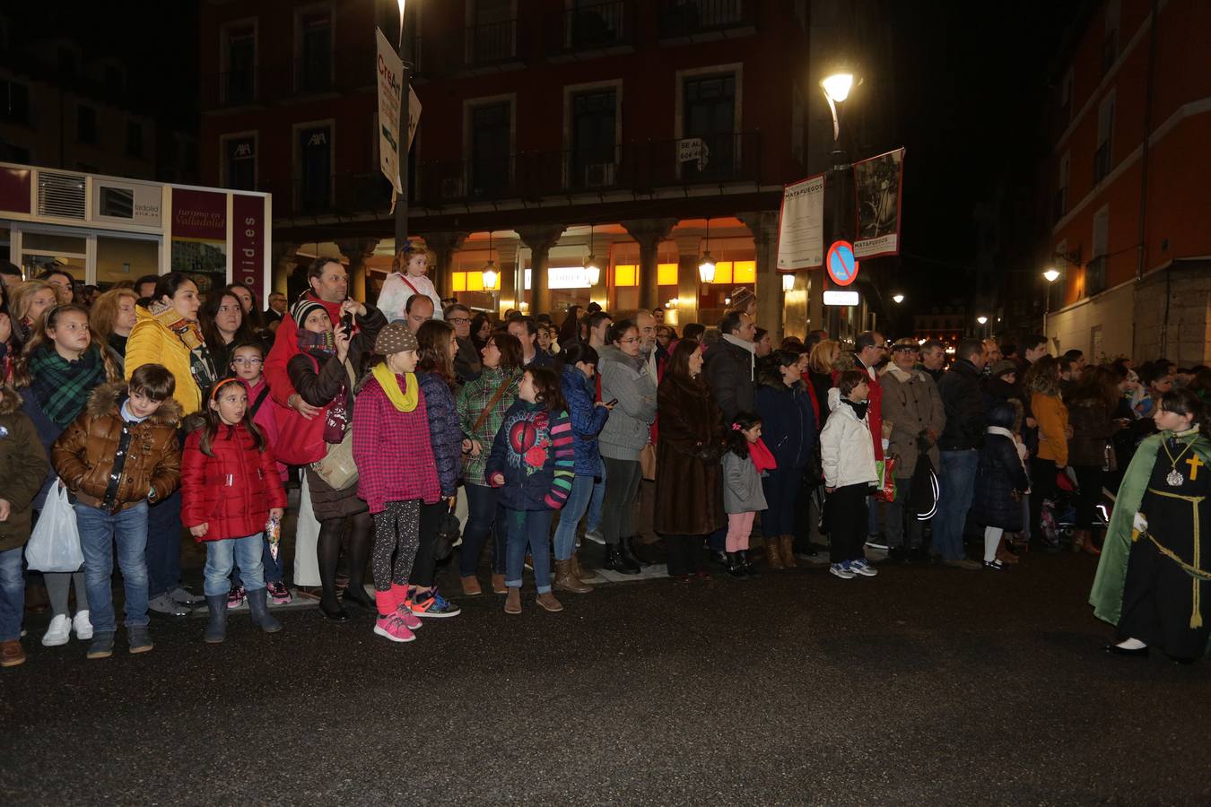 Si estuviste en la Procesión del Rosario del Dolor, búscate en la fotos (1/2)