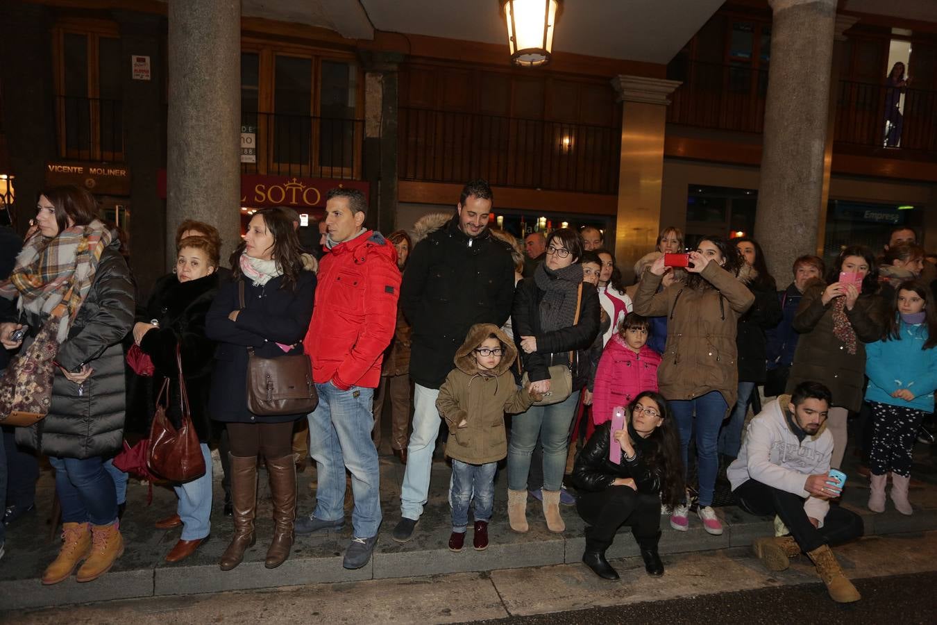 Si estuviste en la Procesión del Rosario del Dolor, búscate en la fotos (1/2)