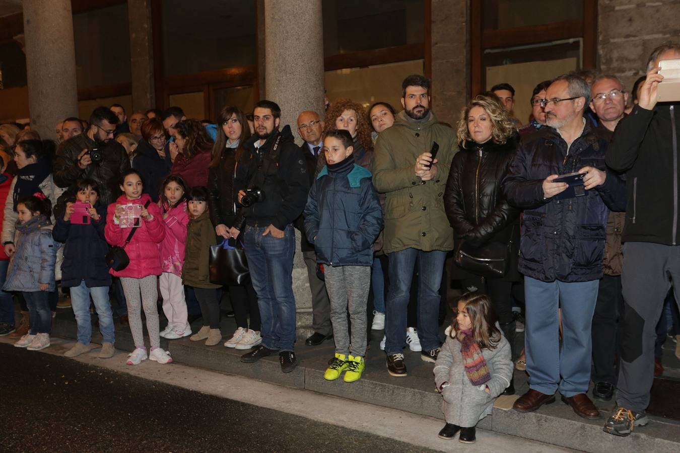 Si estuviste en la Procesión del Rosario del Dolor, búscate en la fotos (1/2)