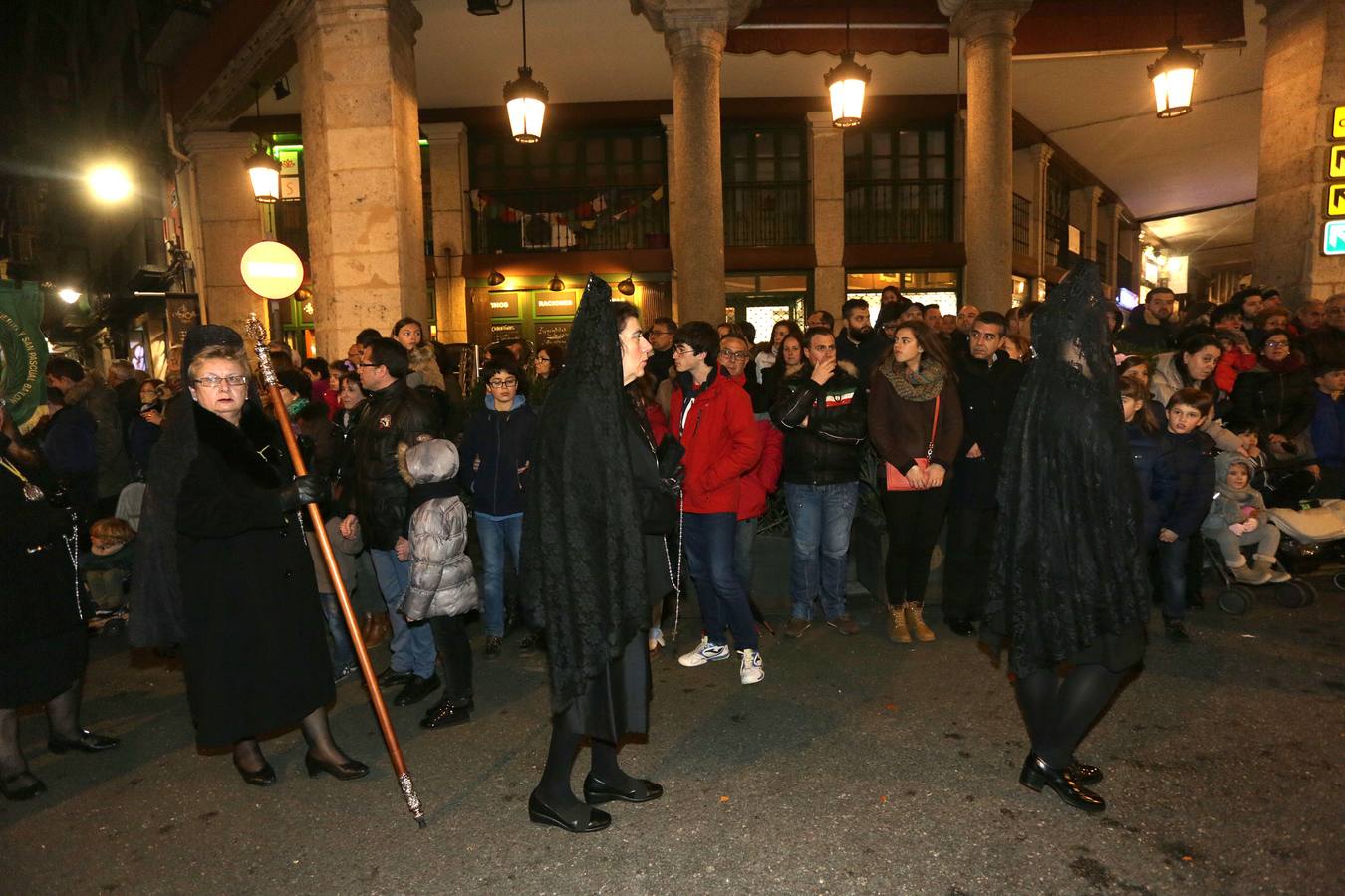 Si estuviste en la Procesión del Rosario del Dolor, búscate en la fotos (1/2)