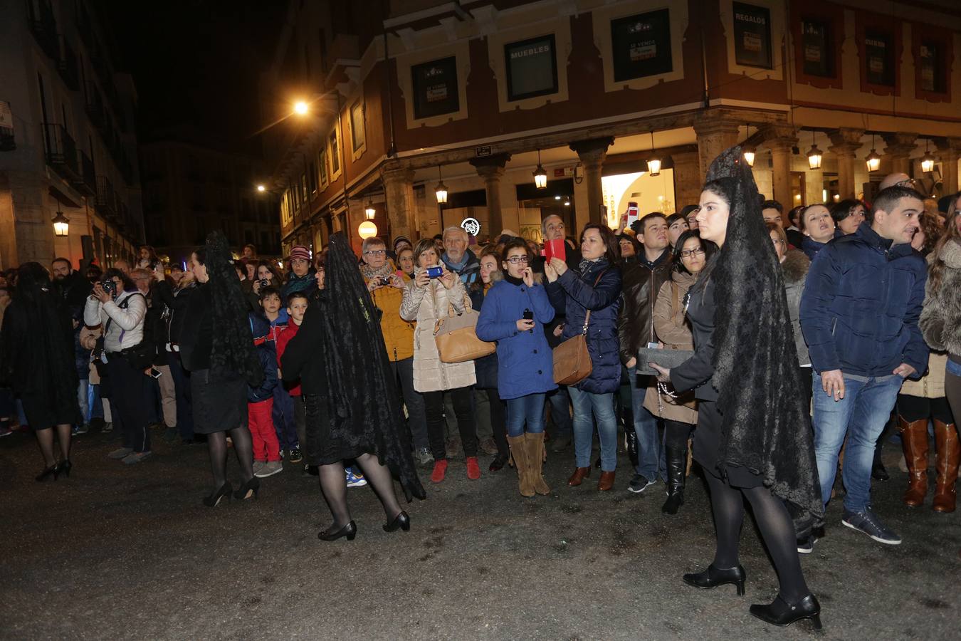 Si estuviste en la Procesión del Rosario del Dolor, búscate en la fotos (1/2)