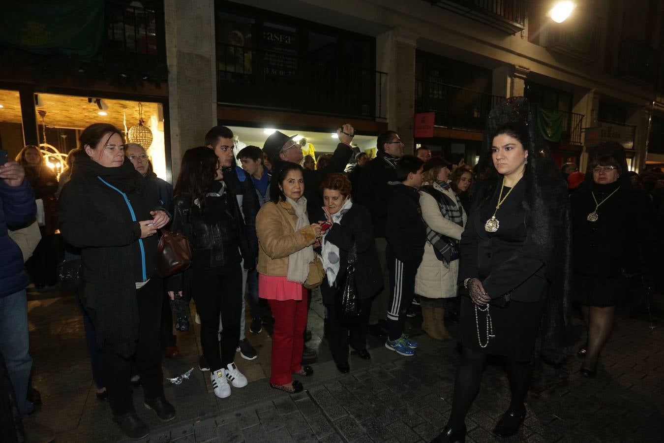 Si estuviste en la Procesión del Rosario del Dolor, búscate en la fotos (2/2)