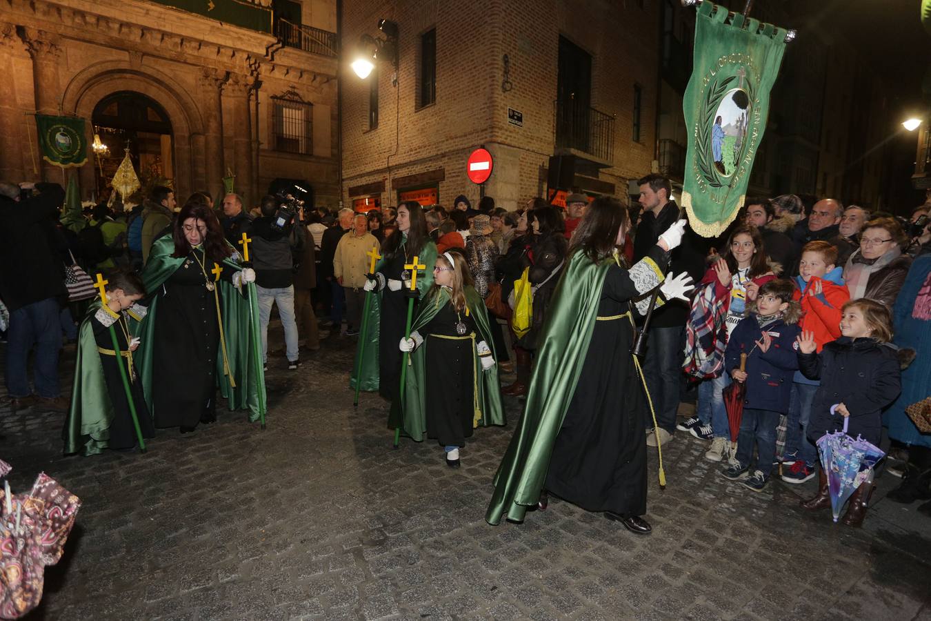 Si estuviste en la Procesión del Rosario del Dolor, búscate en la fotos (2/2)