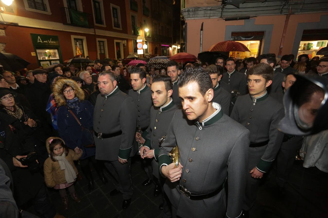 Si estuviste en la Procesión del Rosario del Dolor, búscate en la fotos (2/2)